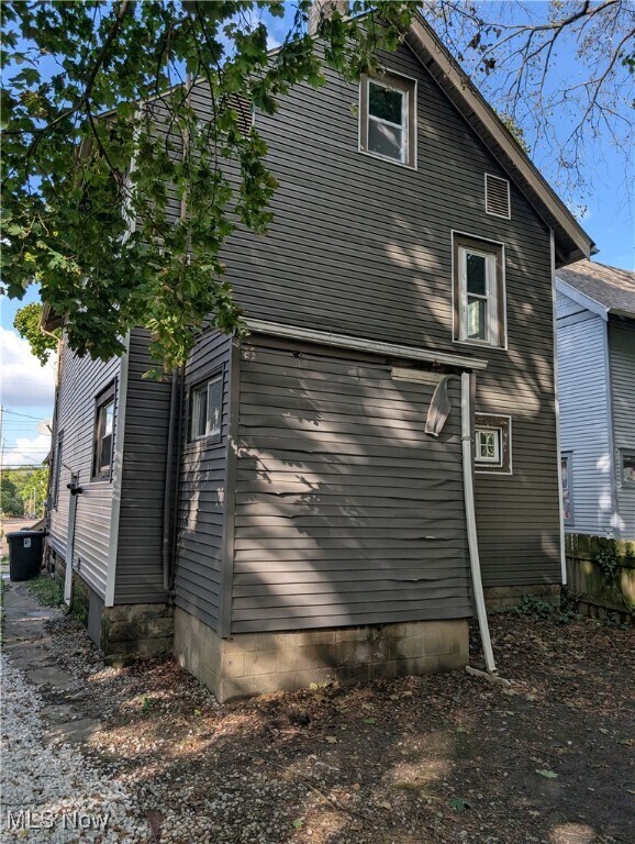 Building Photo - 832 E Buchtel Ave