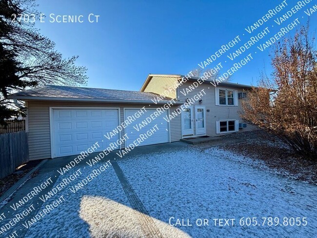 Building Photo - 2703 E Scenic Ct