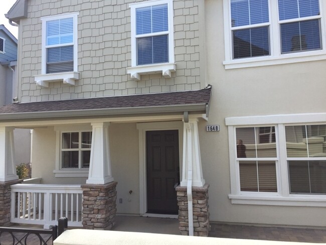 Building Photo - Somersett Reno Home - Walking Trails and t...
