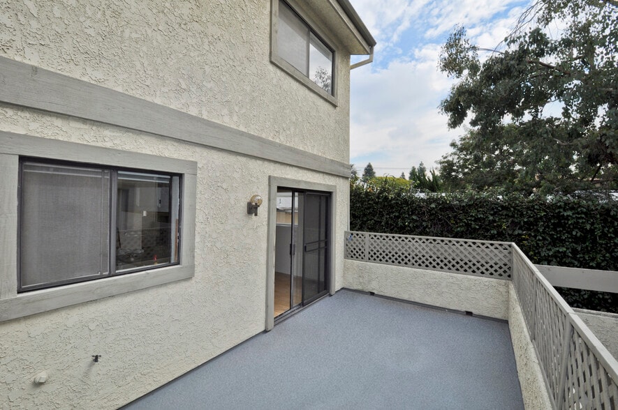 Building Photo - 4063 La Salle Ave