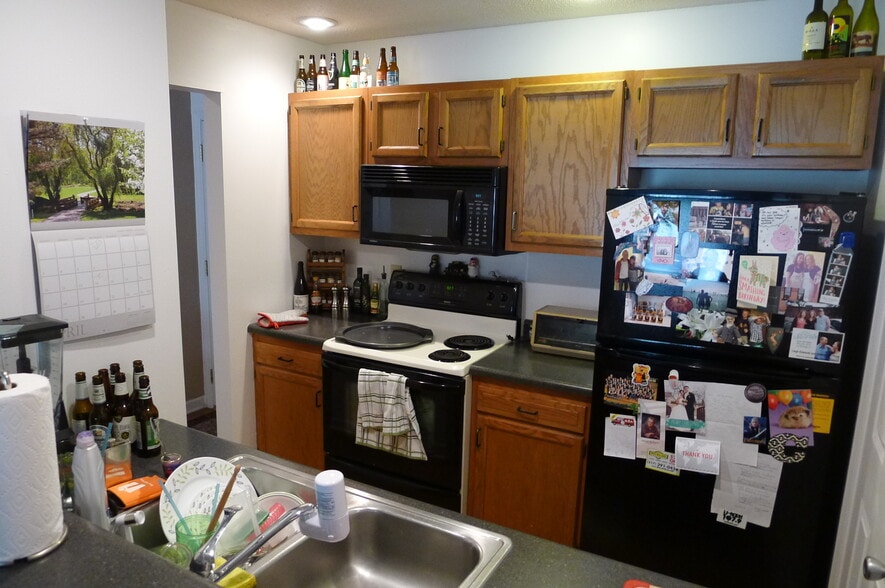 Building Photo - 204 Misty Cove