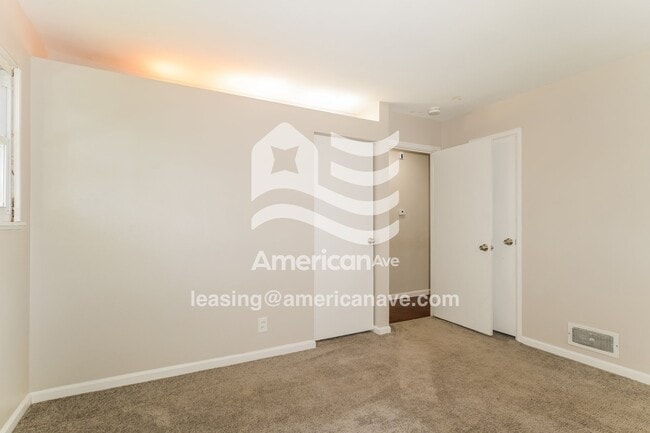 Building Photo - 221 Mc Alpine Dr