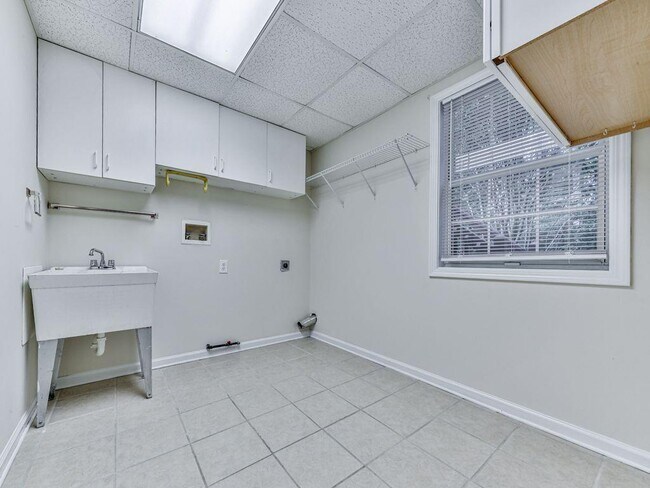 Building Photo - 3007 Clove Tree Ln