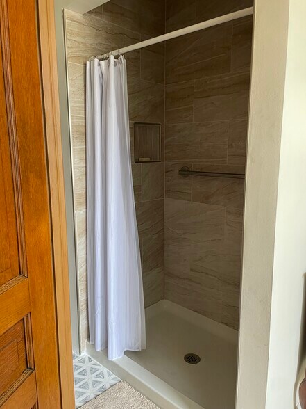 Bathroom - 1306 Lincolnway