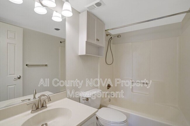 Building Photo - 3800 Powell Ln