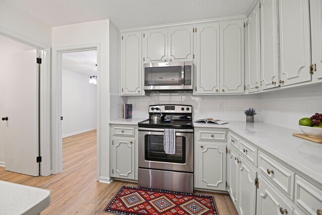 Building Photo - 2117 Semmes Dr