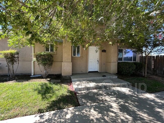 Primary Photo - 3231 E Noble Ave