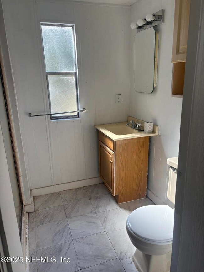 Building Photo - 202 2nd Way