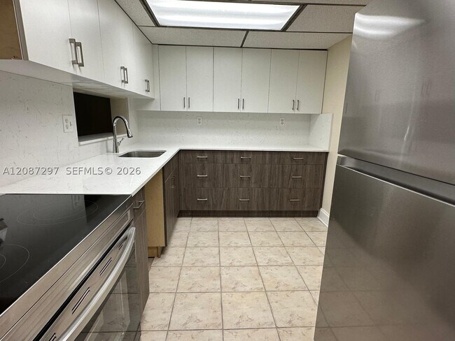 Building Photo - 8730 SW 133rd Ave