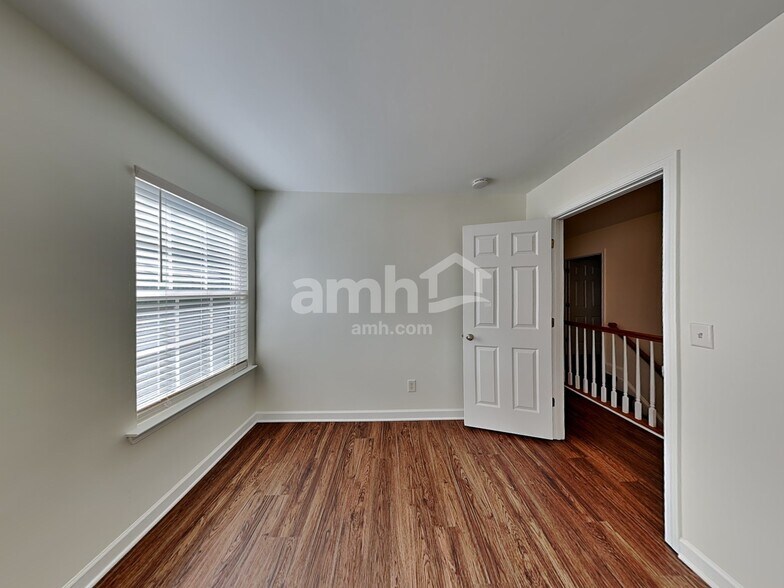 Building Photo - 8317 Suttonview Dr