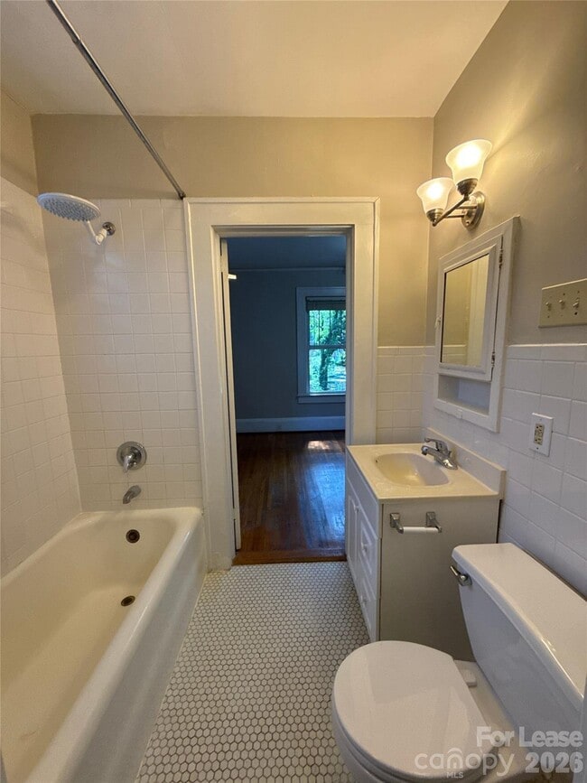 Building Photo - 518 Oakland Ave