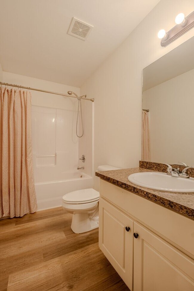 Building Photo - 115 Cypress Pl
