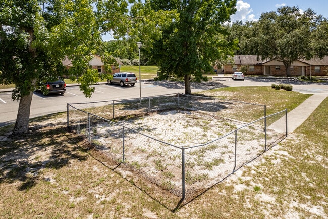 303 Urick St Fruitland Park, FL 34731-4342 - Fruitland Acres