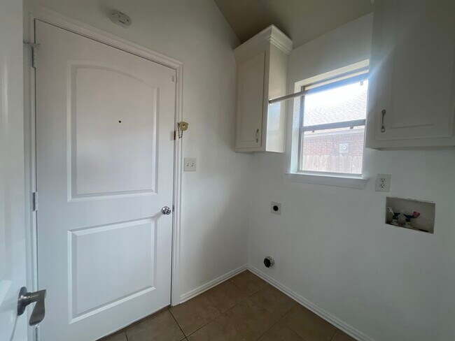 Building Photo - Meander Estates! Large corner lot 3/2/2 Coming August 2025. Covered patio!