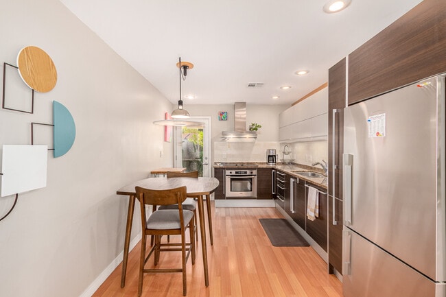 Building Photo - 1850 E Maryland Ave