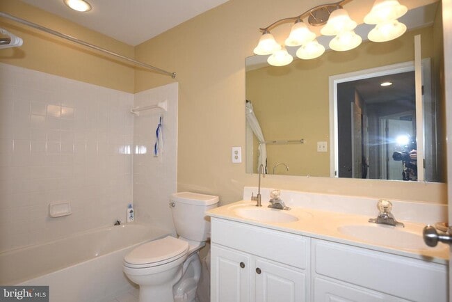 Building Photo - 556 Winding Rose Dr
