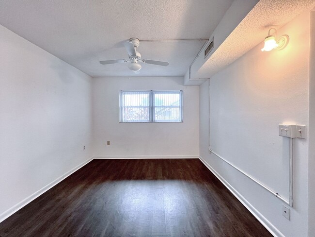 Building Photo - Two-Bedroom Condo in Winter Haven