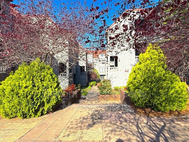 Building Photo - 9031 J M Keynes Dr