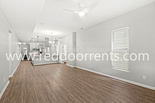 Building Photo - 2345 N Kenwood Ave