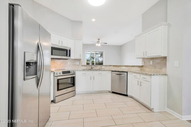 Building Photo - 12096 Coachman Lakes Way