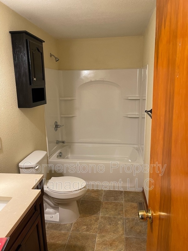 Building Photo - 820 Fir St