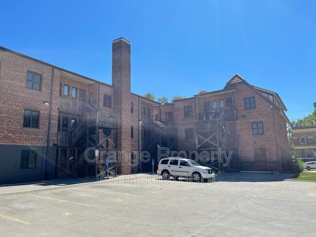 Building Photo - 804 N 33rd St