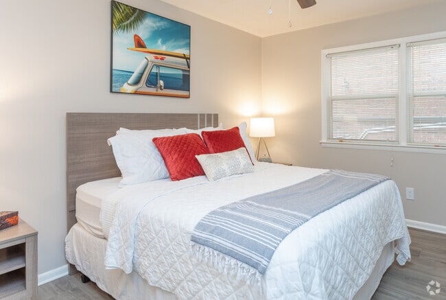 1BR, 1BA - 616SF - Bedroom - Oakridge at Haymount