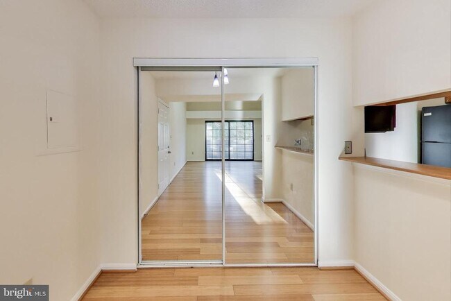 Building Photo - 1639 Carriage House Terrace