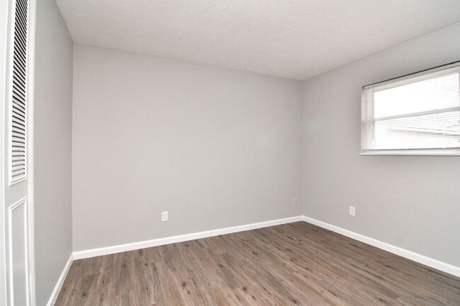 Building Photo - House in Hillview for rent