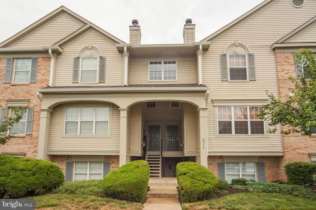 Primary Photo - Sun-filled 2 Bed 2 Bath Condo In Sought Af...