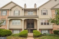 Building Photo - Sun-filled 2 Bed 2 Bath Condo In Sought Af...