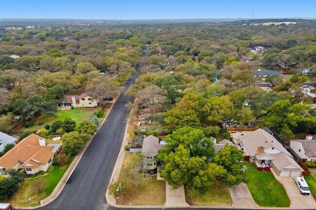 Building Photo - 9312 Roxanna Dr