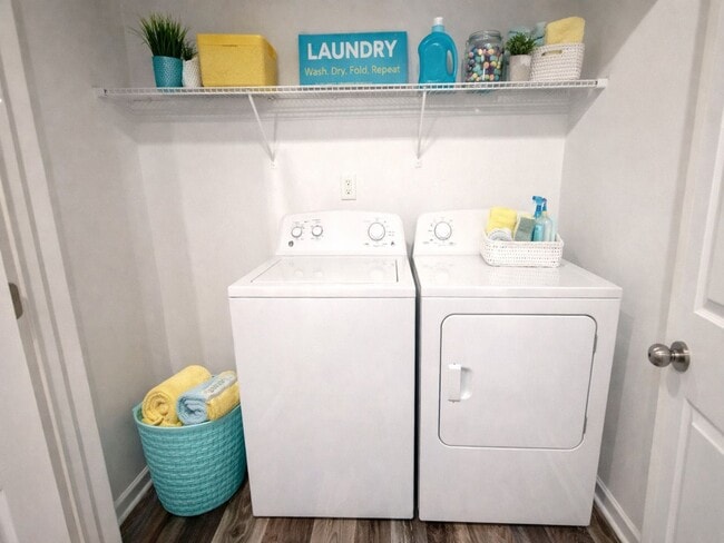 Building Photo - Beautiful 3BR 2.5BA Home in Salisbury • Tour Today