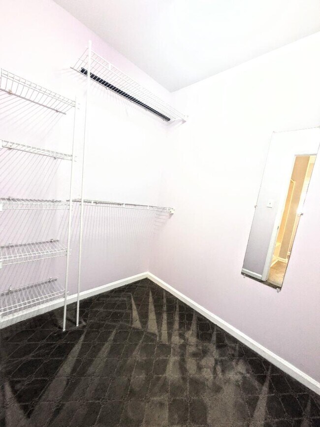 Building Photo - 9231 Shenington Pl