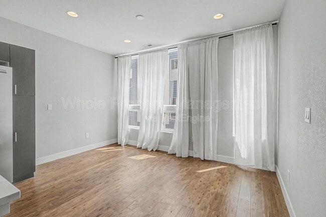 Building Photo - 5737 W 17th Ave
