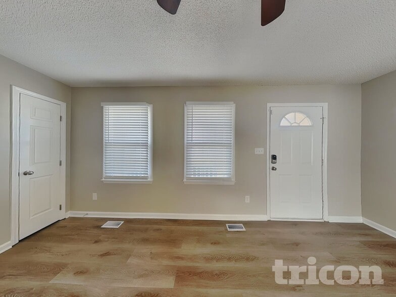 Building Photo - 713 Ilex Ct