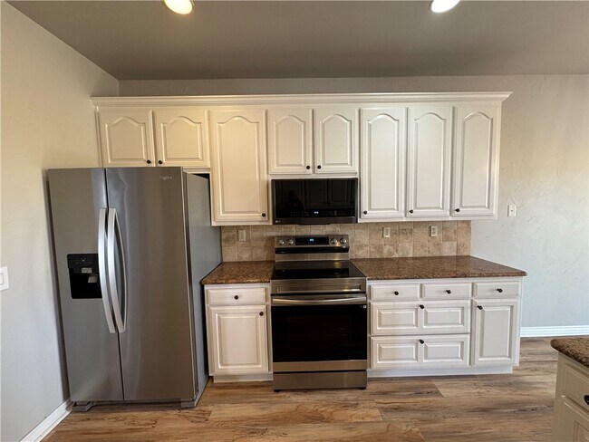 Building Photo - 314 Center Dr