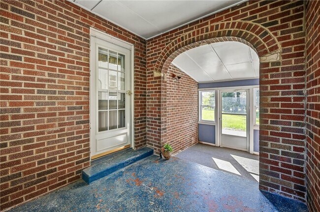 Building Photo - 1060 S Hermitage Rd