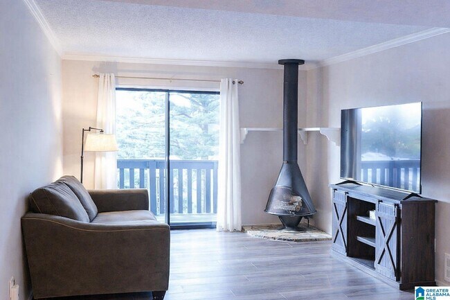 Building Photo - 1303 Woodland Vlg