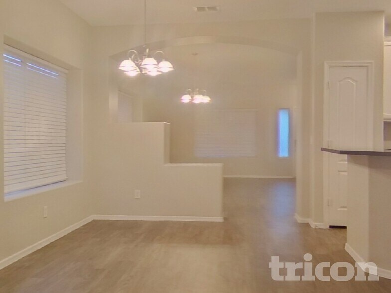 Building Photo - 11638 W Jackson St