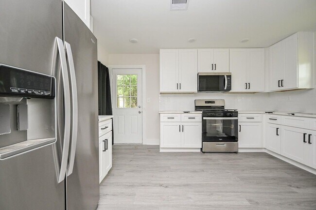 Building Photo - 226 Hyta St