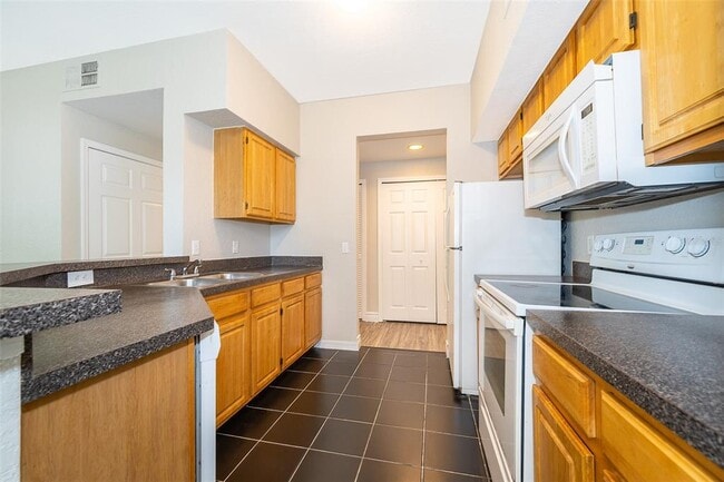 Building Photo - 5953 Westgate Dr