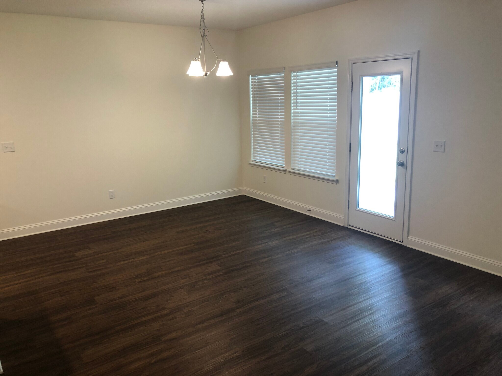 Building Photo - 3150 Creek Village Ln