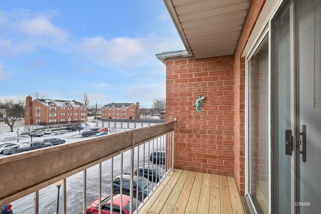 Building Photo - 224 S Rush St