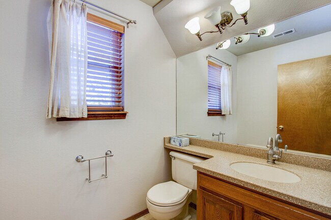 Building Photo - Spacious 4BR Home in Gleneagle!!!