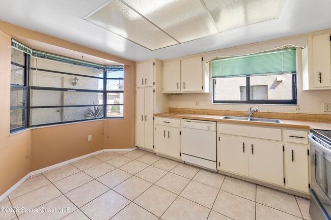 Building Photo - 145 Seawind Dr