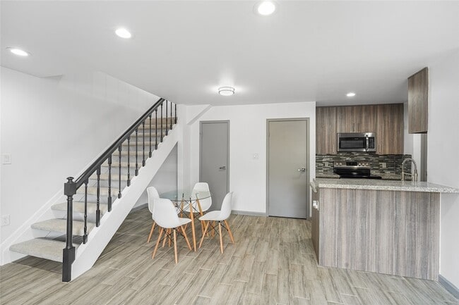 Building Photo - 10615 Briar Forest Dr