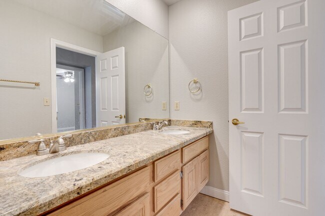 Building Photo - Luxury Meets Comfort in This Beautiful 4-Bedroom Retreat