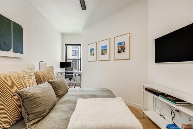 Building Photo - 800 Embassy Dr