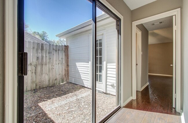 Building Photo - 1511 Calveryman Ln